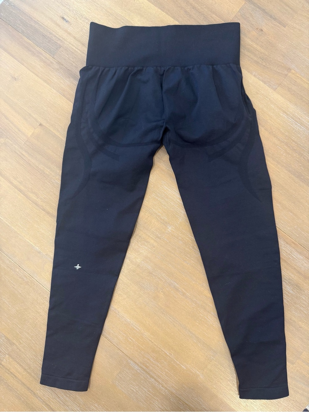 HALARA Oneform Seamless Flow
Mid rise Tummy Control Size:
Medium Color: Black